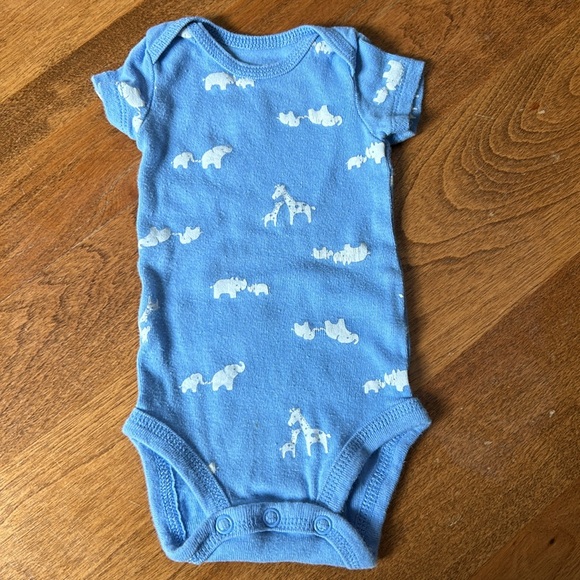Lot of 5 gender neutral onesies - Picture 6 of 11